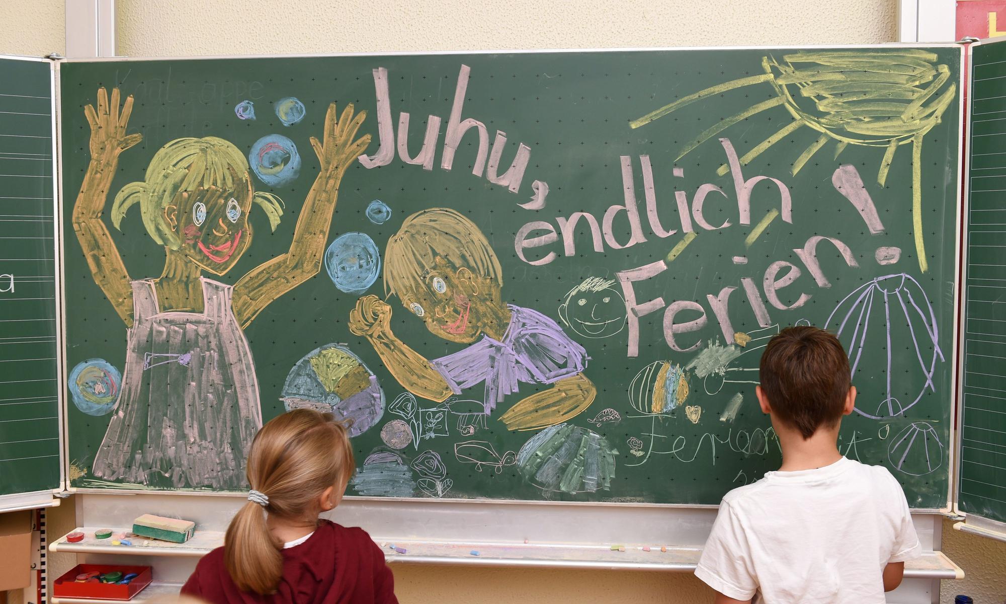 Endlich Ferien! Mit einem Attest früher aus der Schule fernzubleiben, ist aber keine Lösung.