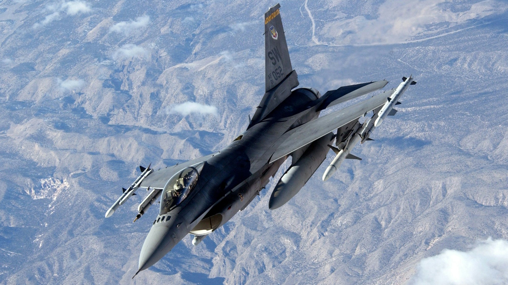 Ein F-16-Kampfjet der amerikanischen Luftwaffe. Am Sonntag fingen Jets dieses Typs ein Kleinflugzeug über der Flugverbotszone über der US-Hauptstadt Washington ab. (Archivbild)