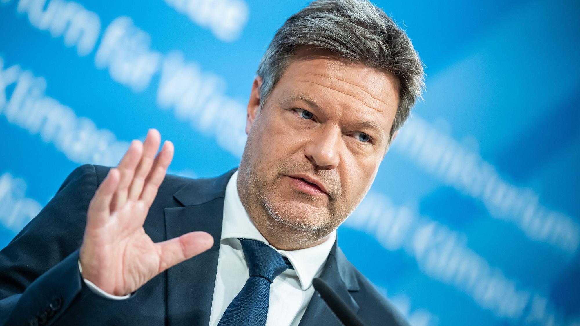 05.06.2023, Berlin: Robert Habeck (Bündnis 90/Die Grünen), Bundesminister für Wirtschaft und Klimaschutz, nimmt an einem Pressestatement zum Förderprogramm für Klimaschutzverträge und zum vorbereitenden Verfahren teil.