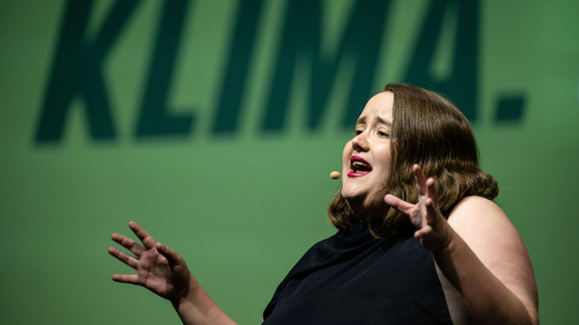 Ricarda Lang, Bundesvorsitzende der Grünen, spricht beim Landesparteitag von Bündnis 90/Die Grünen Nordrhein-Westfalen in der Halle Münsterland.