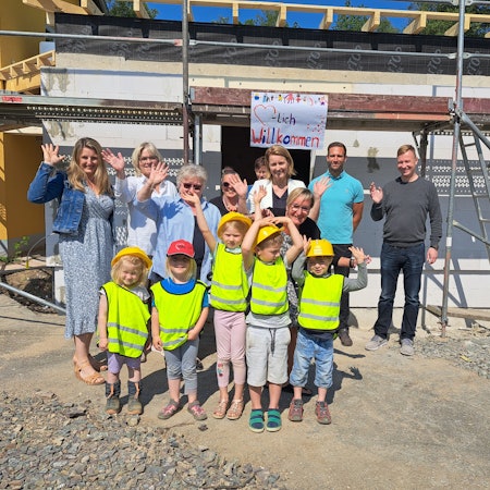 Gäste beim Richtfest der Awo Kita Kupferberg.