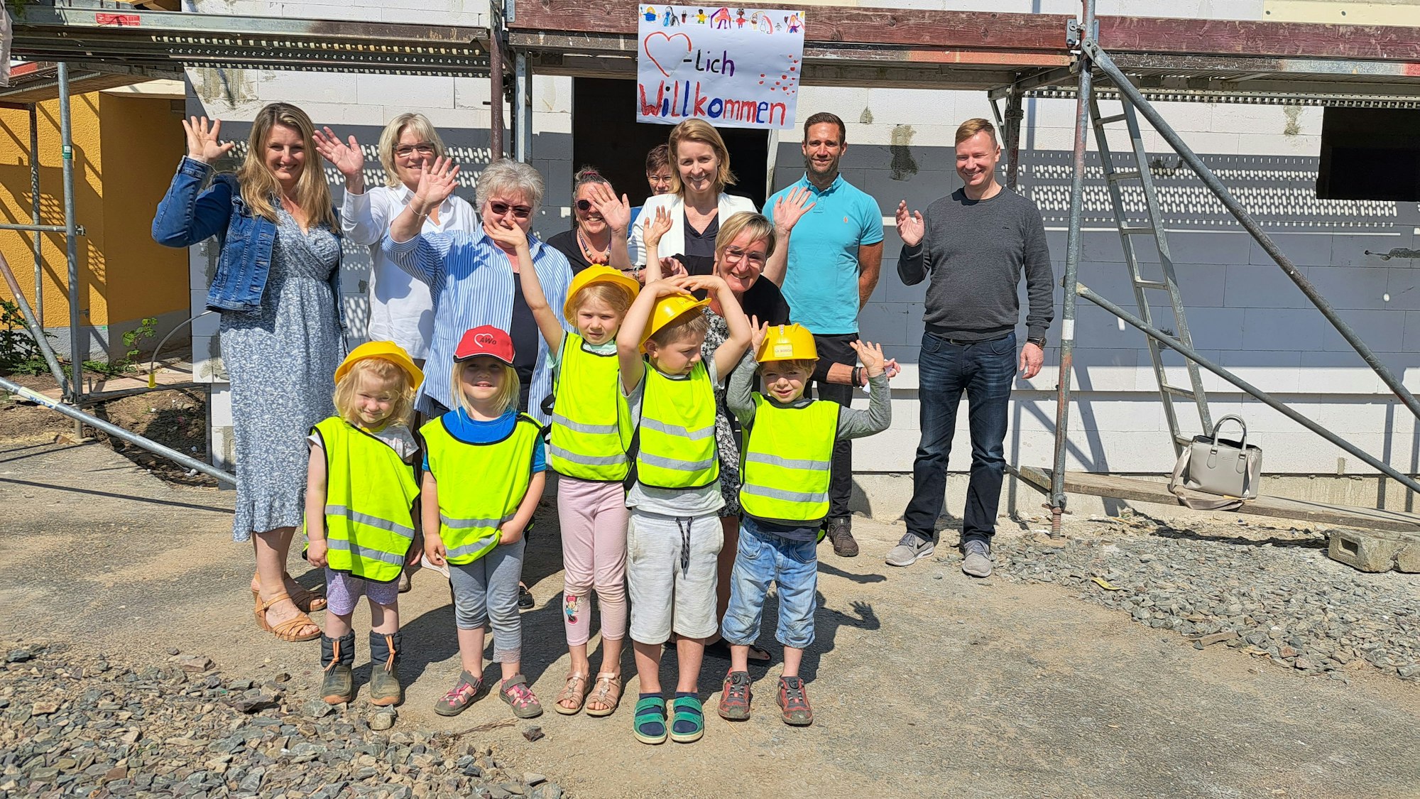 Gäste beim Richtfest der Awo Kita Kupferberg.