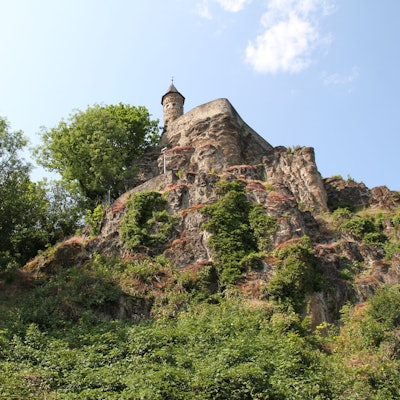 Michaelsberg in Siegburg, Südseite, mit Johannistürmchen.