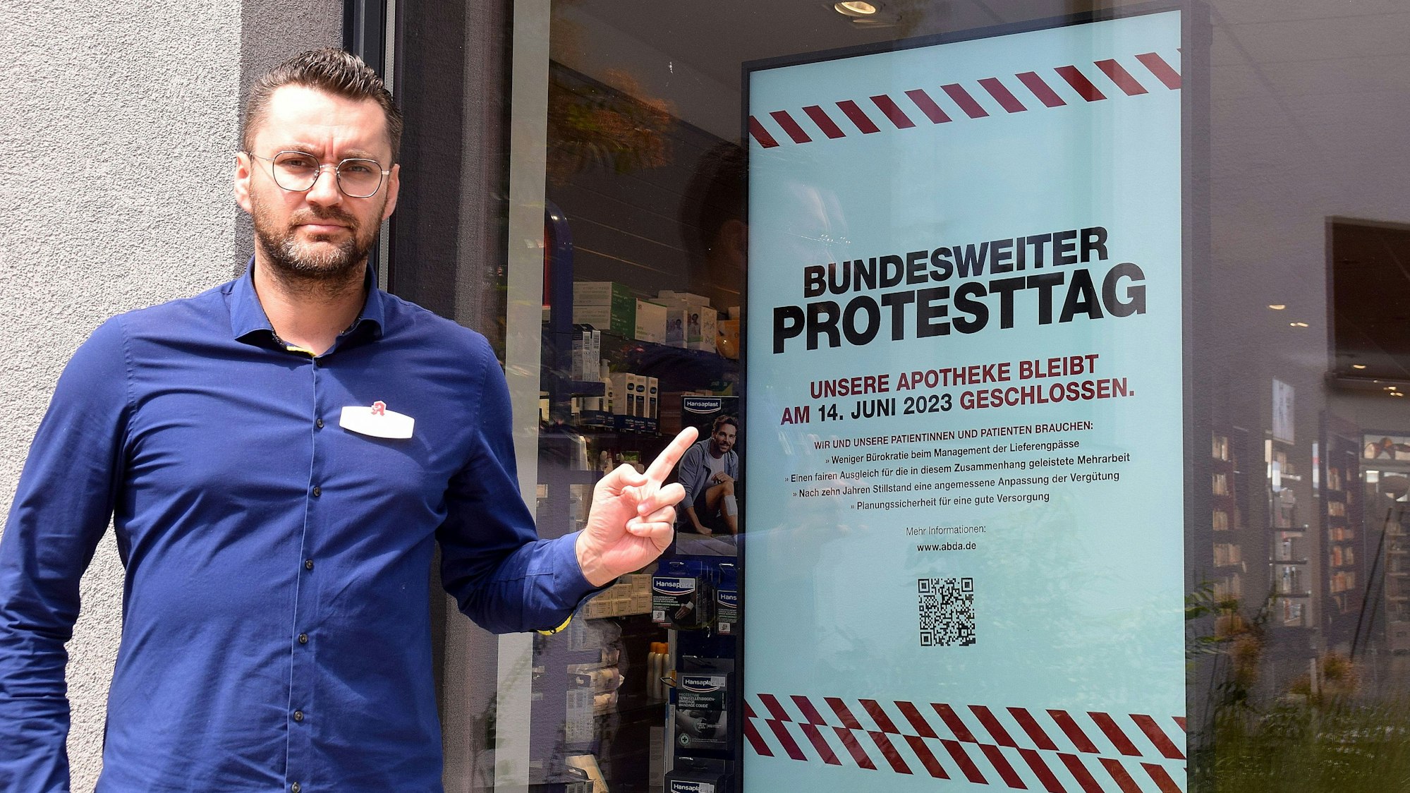 Christoph Heinrich Matuschik, Inhaber der Donatus-Apotheke, nimmt am bundesweiten Protesttag teil.
