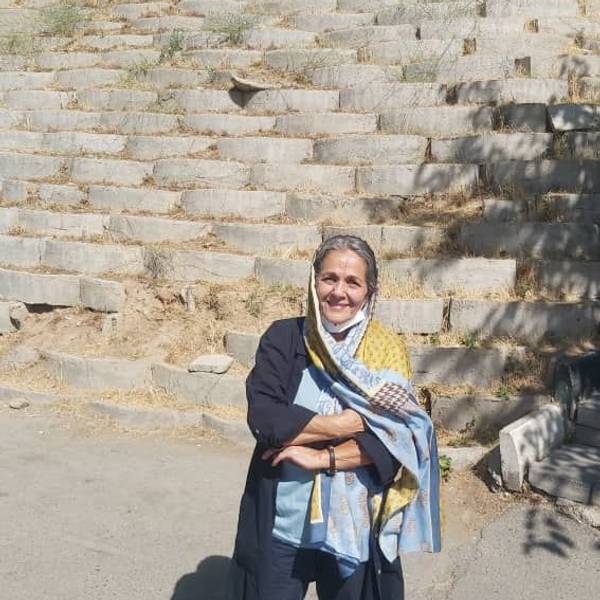 Nahid Taghavi vor dem Evin-Gefängnis (Archivbild)