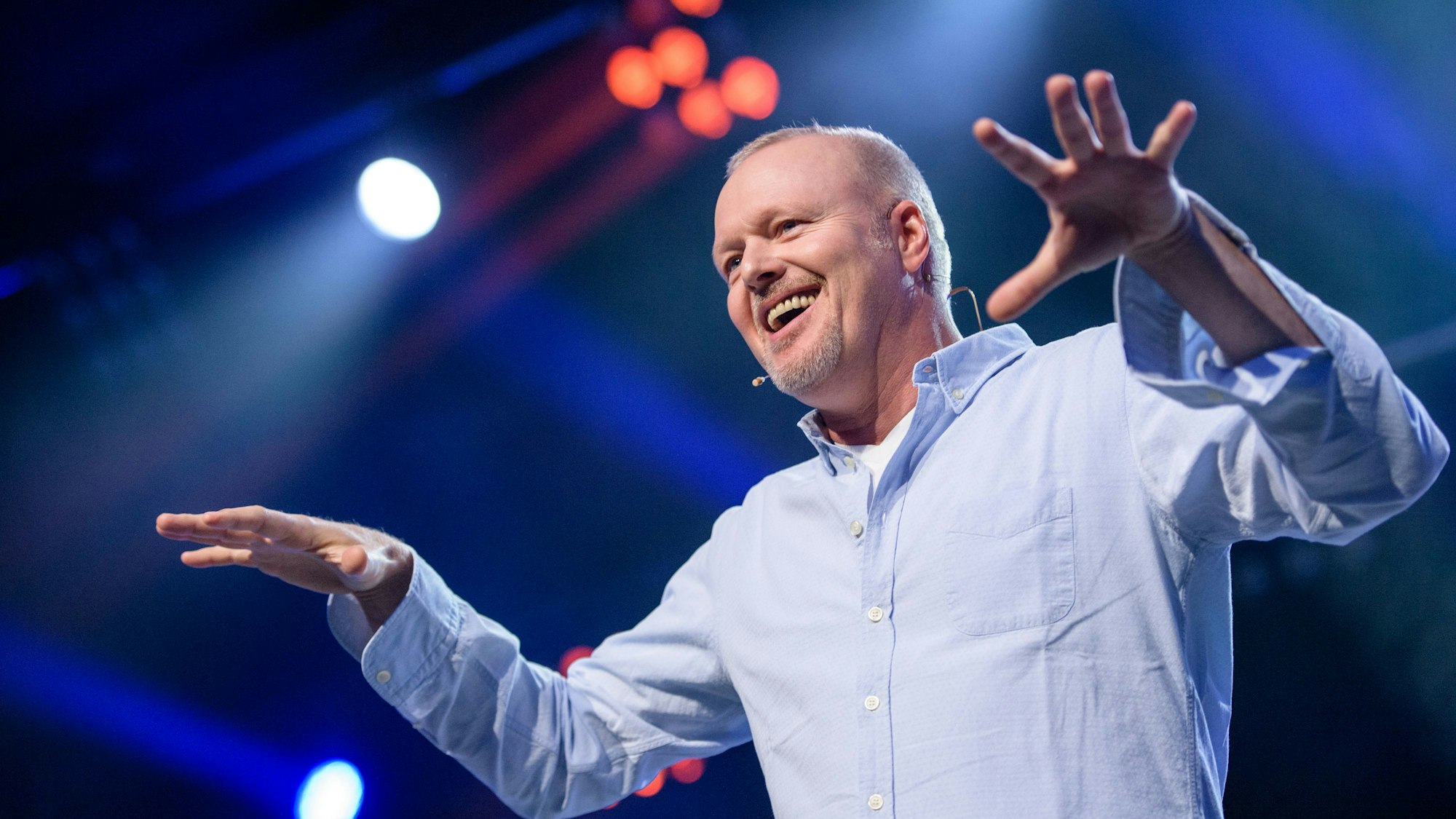 Entertainer Stefan Raab spricht bei der Eröffnung vom Unternehmensgründer- und Investorentreffen Bits & Pretzels.