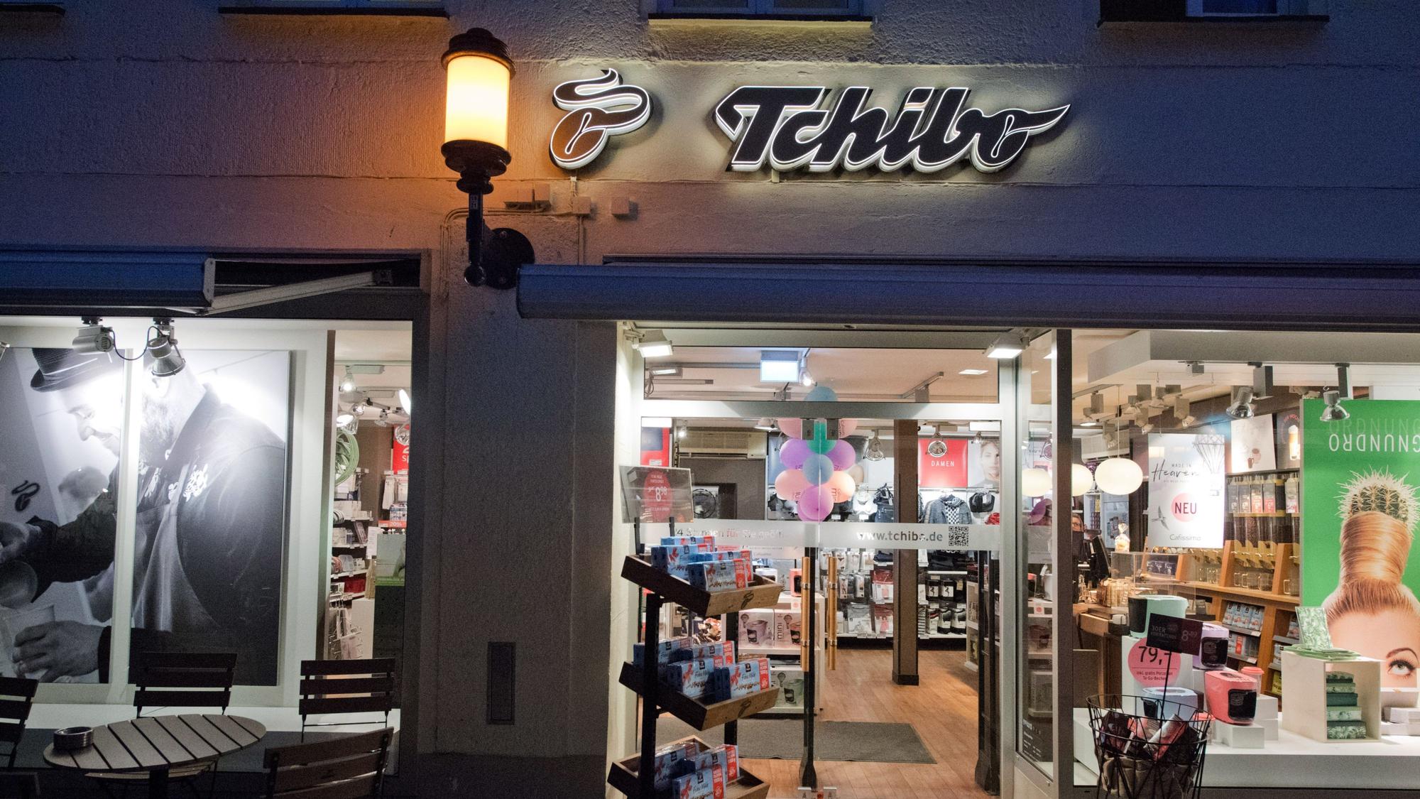 Blick auf eine Filiale von «Tchibo» in der Innenstadt.