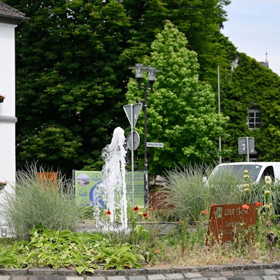 Springbrunnen im Kreisverkehr ist wieder in Betrieb
