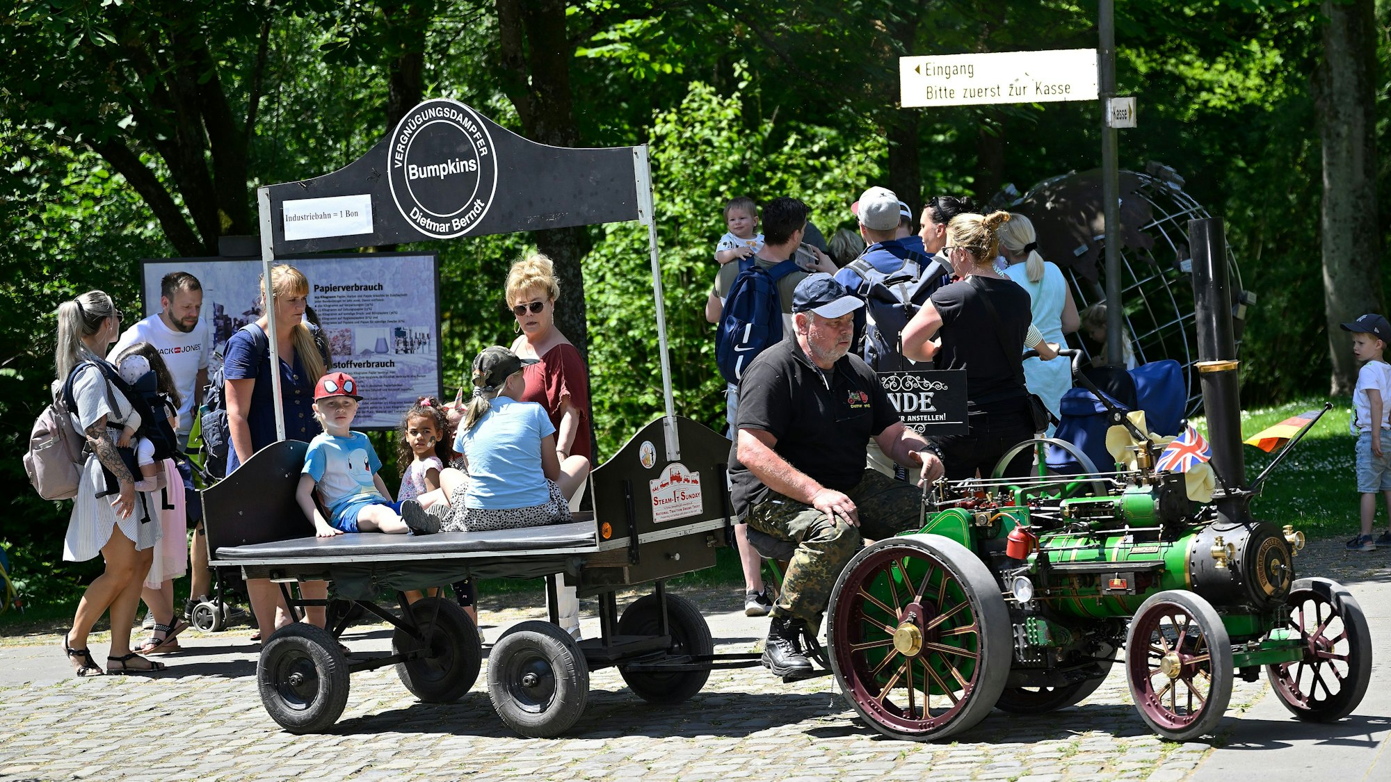 Auf dem Bensberger Papierfest war viel los.