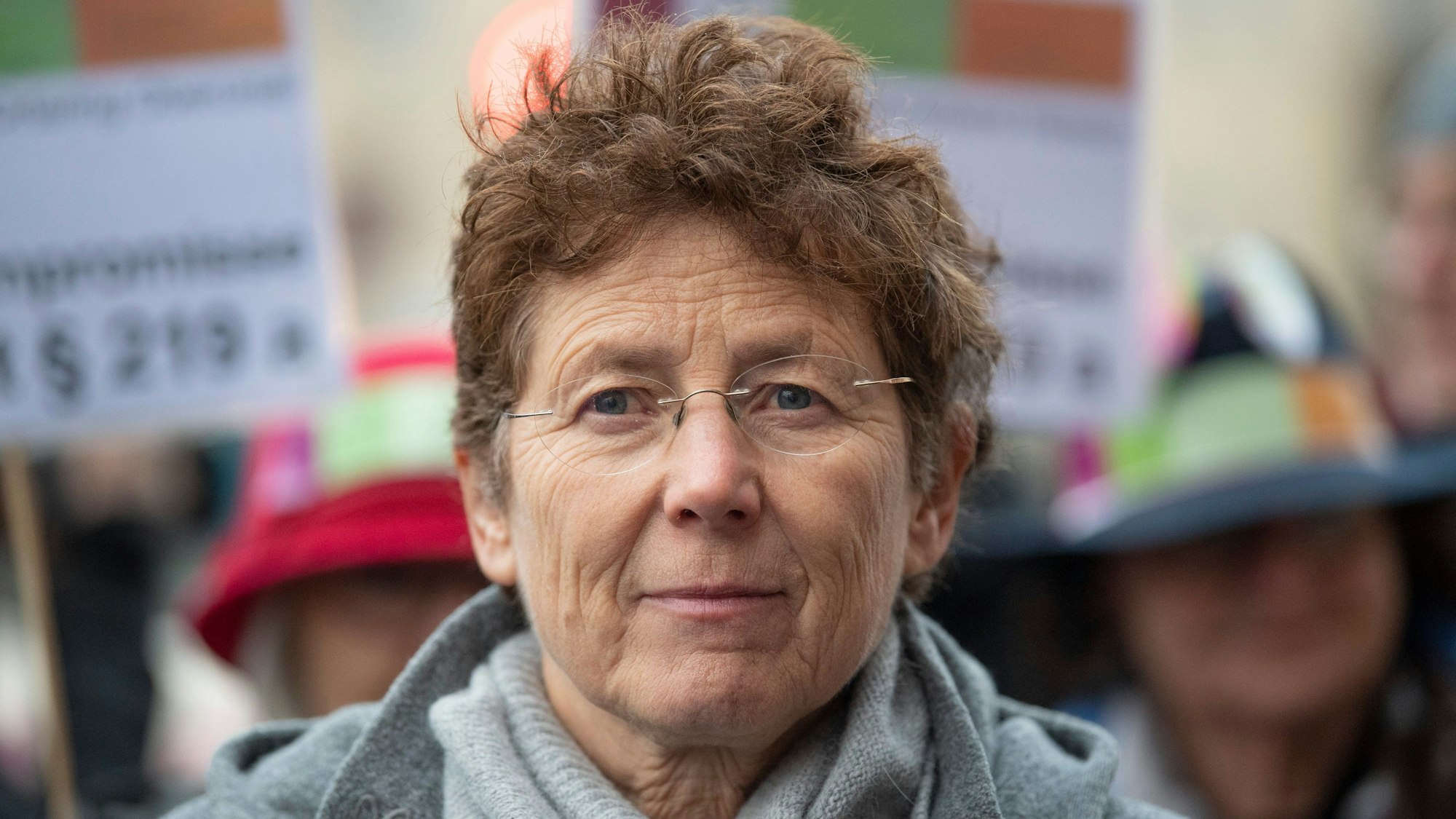Kristina Hänel, Frauenärztin, ist auf dem Weg ins Gericht.