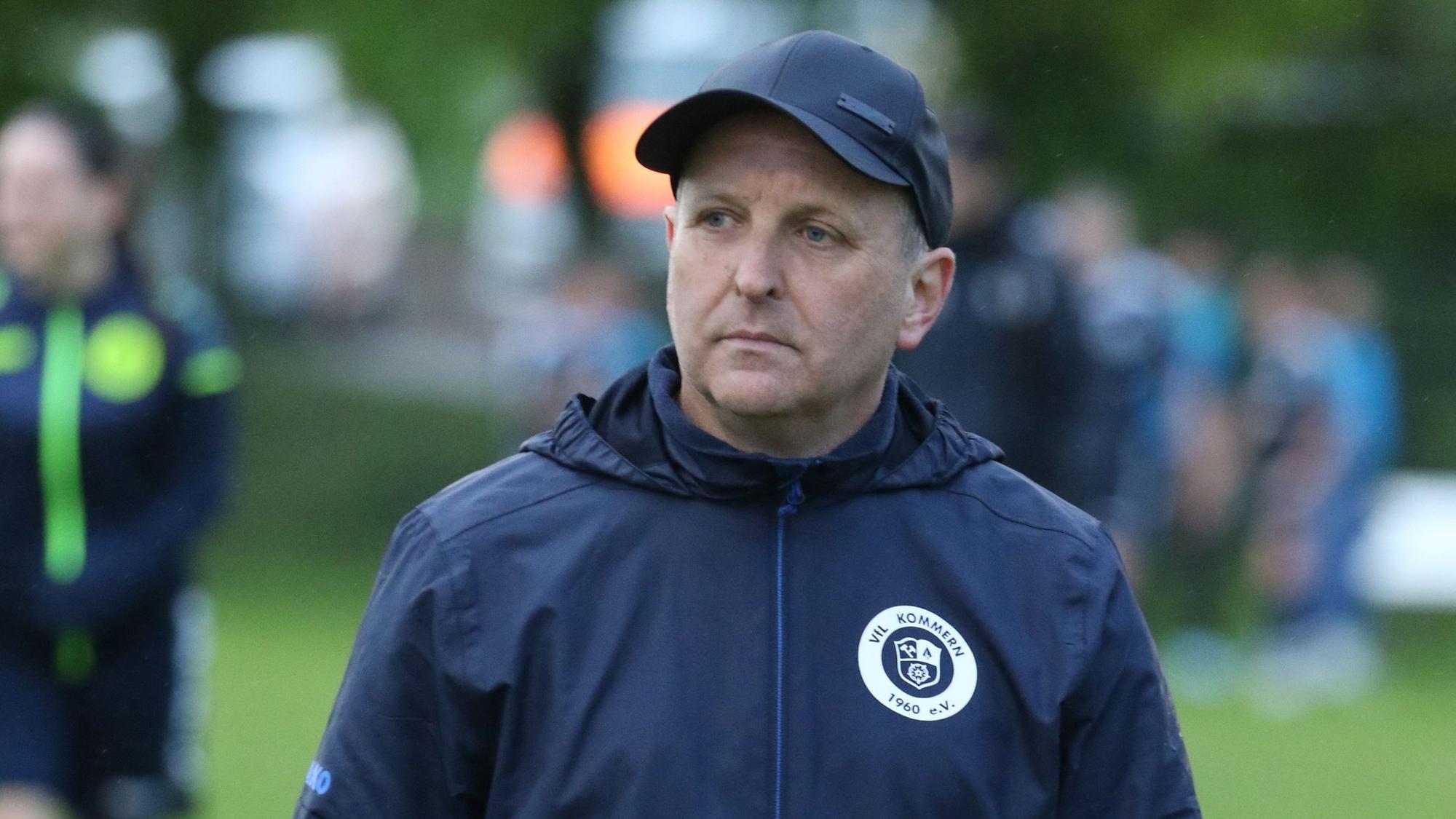 Das Bild zeigt den Trainer des VfL Kommern, Sascha Wagner.