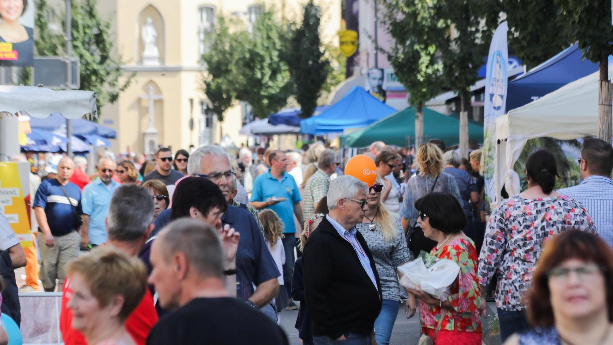 Blick auf die Königstraße beim Fest in früheren Jahren.