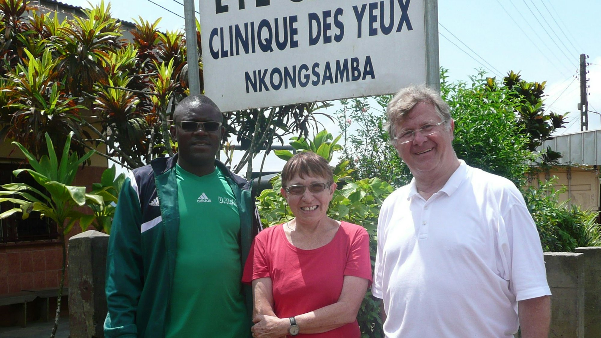 Der Ruppichterother Augenarzt Dr. Hans-Jürgen Schnell hilft seit Jahren in Kamerun.