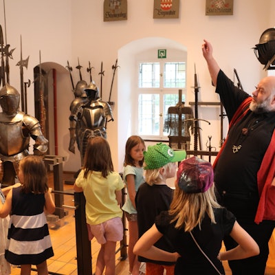 Schlossführung mit Puppenspieler Gerd. J. Pohl und dem Schlossgespenst HomBuh.