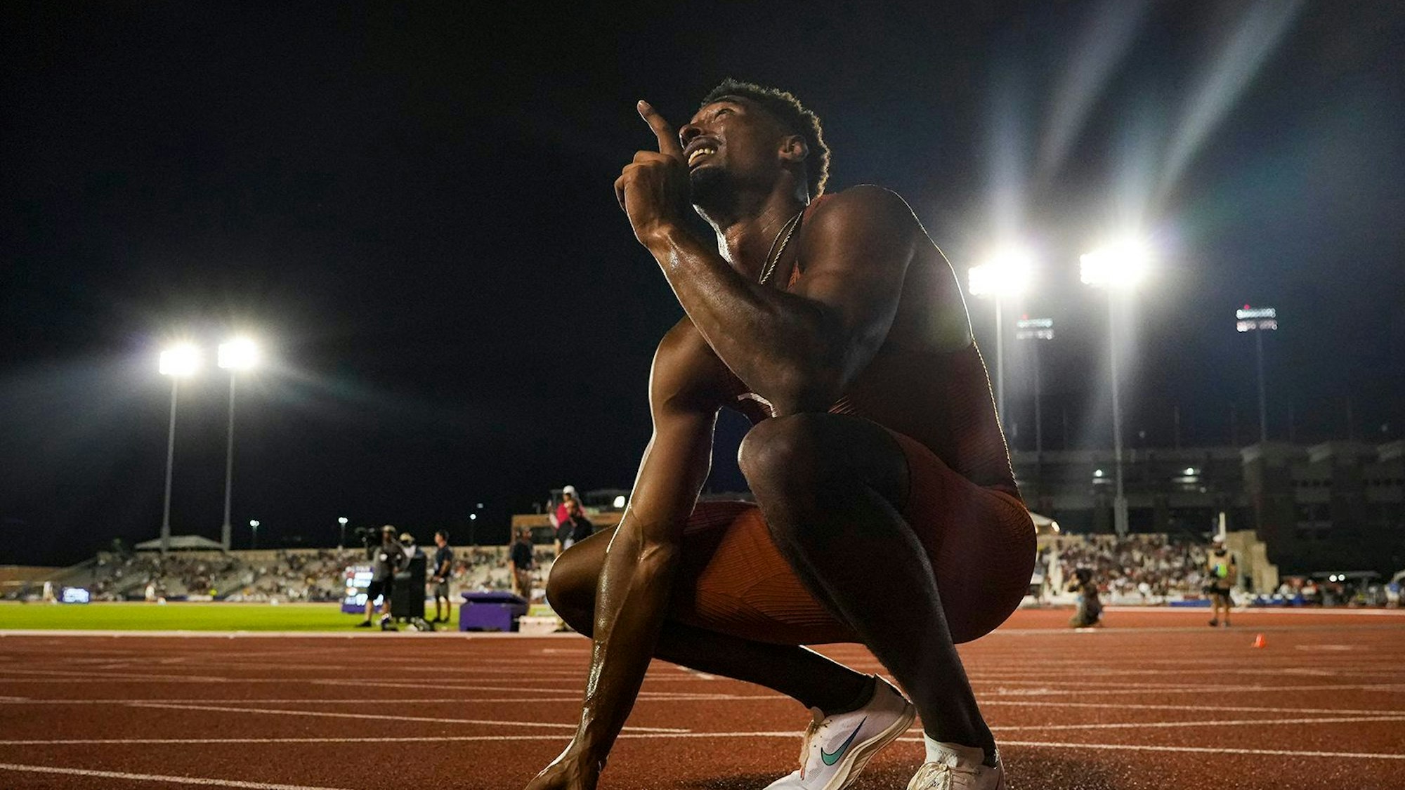 Leo Neugebauer aus Deutschland, von der Texas University, jubelt nach seinem Sieg.