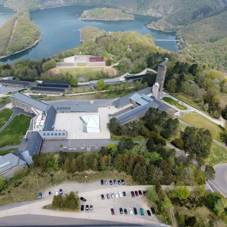 Das Bild zeigt das Areal von Vogelsang.