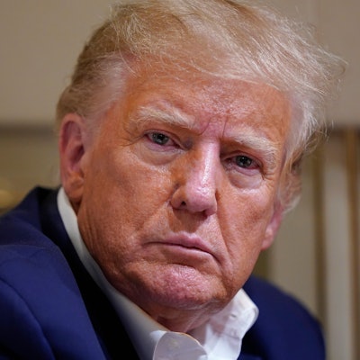 Der frühere US-Präsident Donald Trump, er wird im Fall um Ermittlungen zur Affäre um geheime Regierungsdokumente angeklagt. (Archivbild)AP