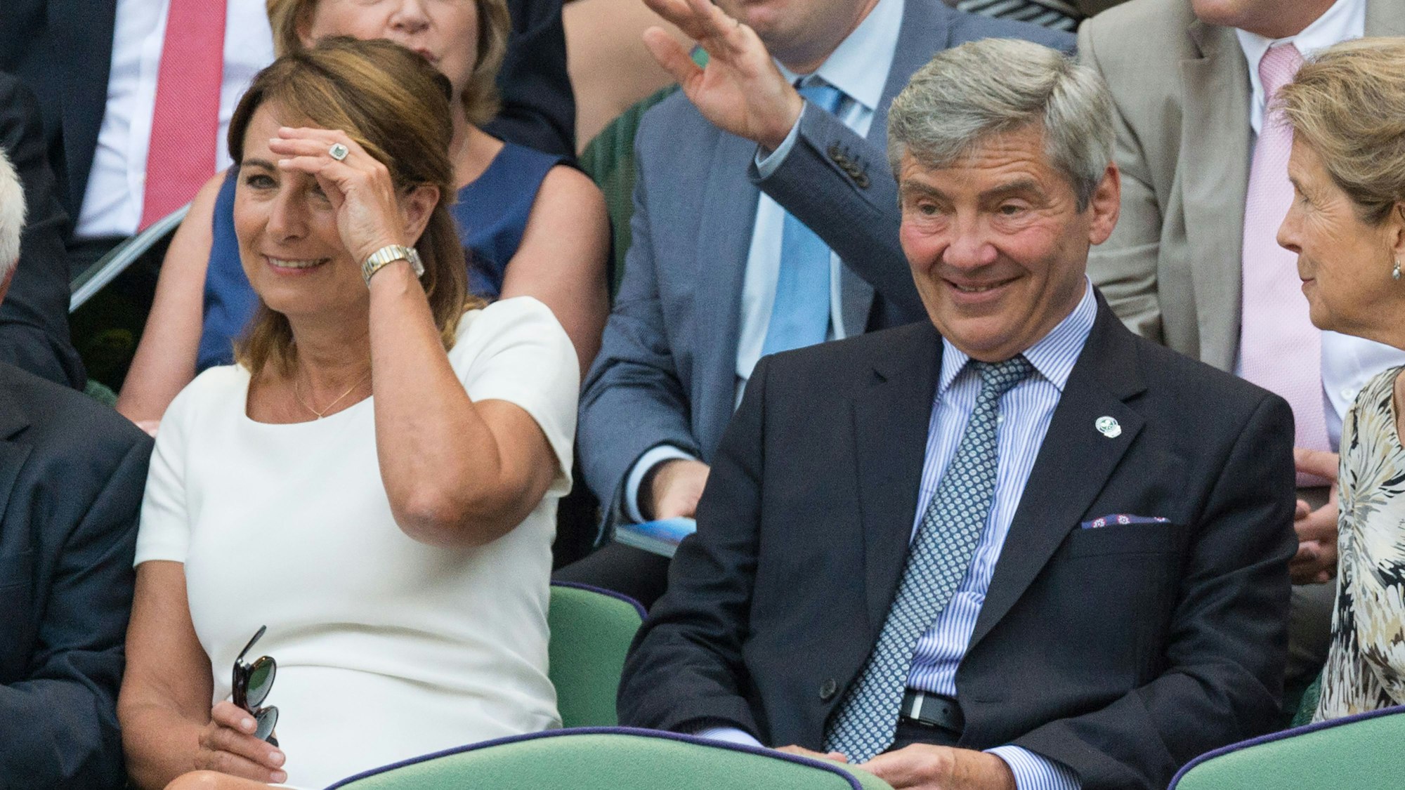 Die Eltern der britischen Herzogin Kate, Carole und Michael Middleton, auf der Tribüne.