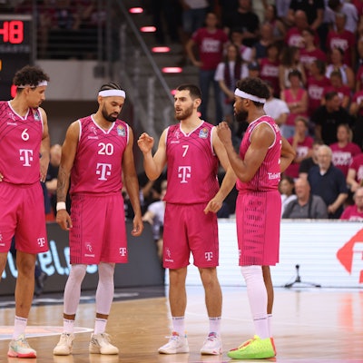 V.l. Michael Kessens (Bonn), Jeremy Morgan (Bonn), Sebastian Herrera (Bonn) und Javontae Hawkins (Bonn).