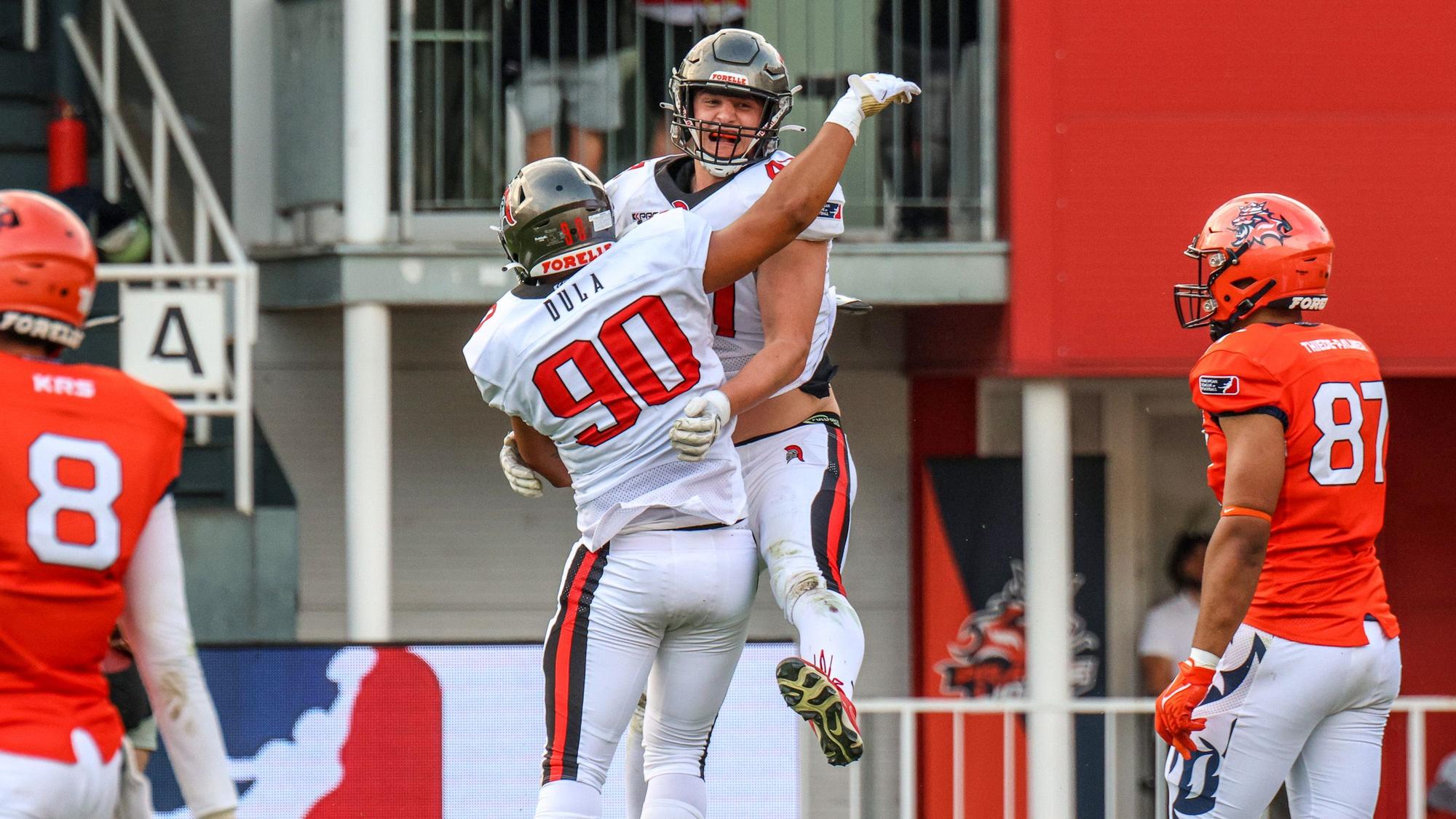 Janek Wenke von den Cologne Centurions jubelt nach seinem Touchdown.