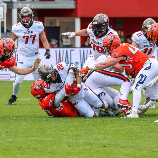 Cologne Centurions werden von der gegnerischen Defensive gestoppt.