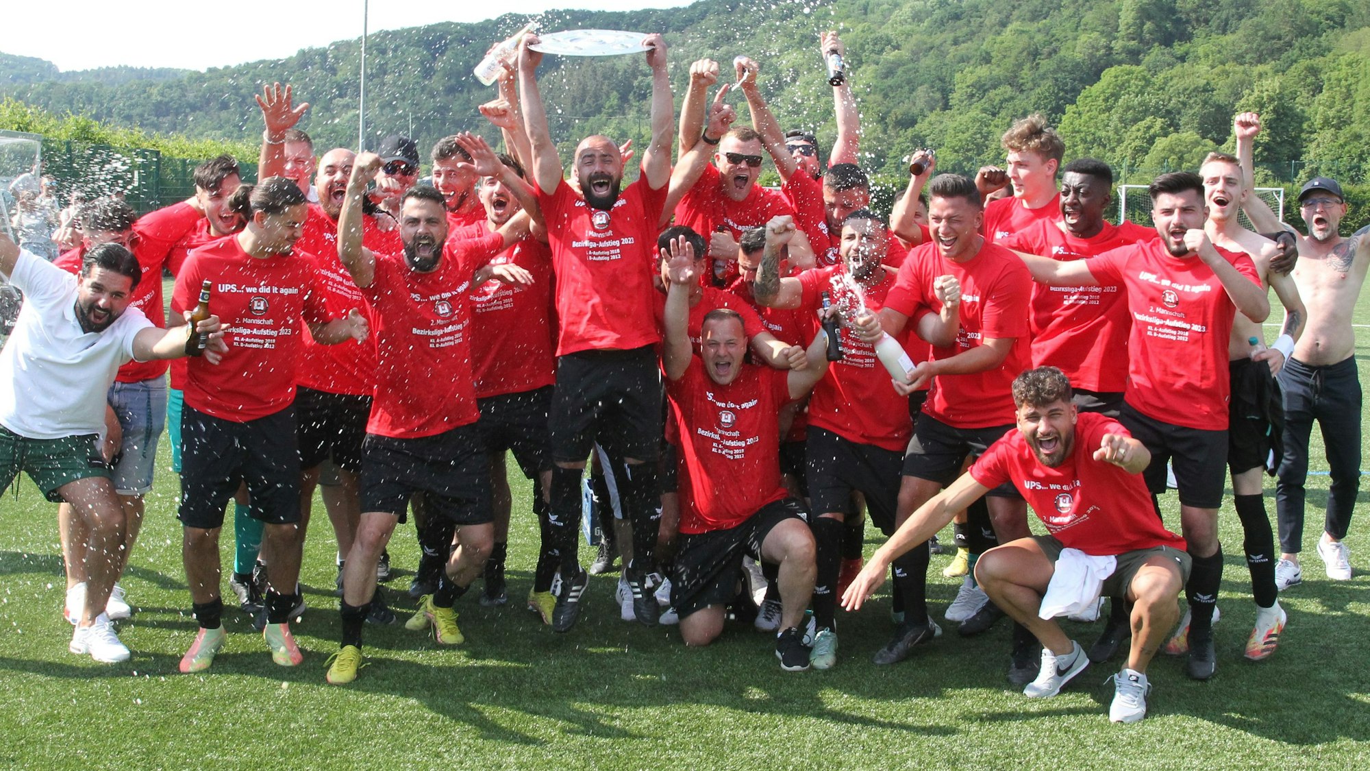 Aufstieg in die Bezirksliga: Der 1. FC Niederkassel II macht mit einem 7:1 beim SV Allner-Bödingen endgültig alles klar.