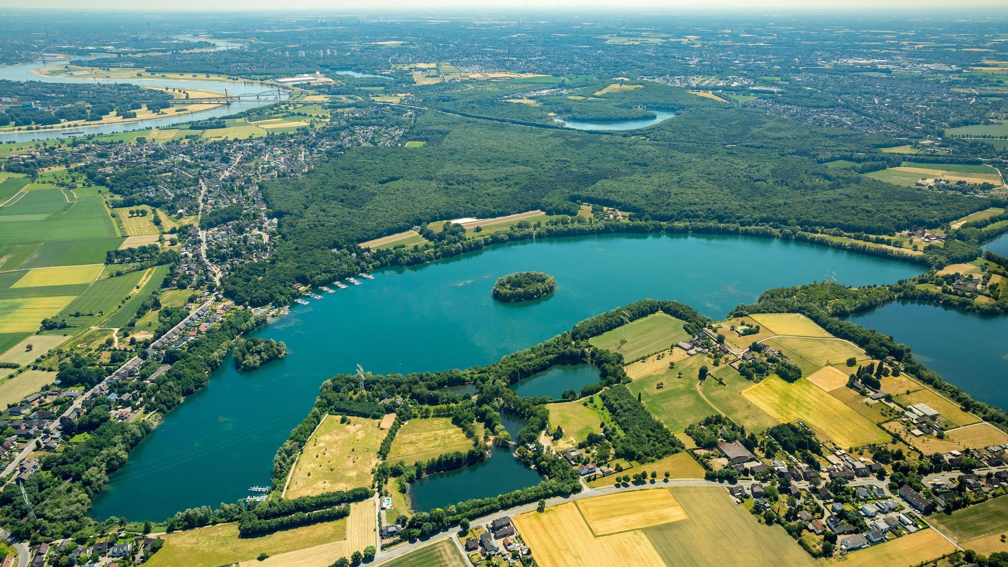 Luftaufnahme des Lohheider See in Duisburg.
