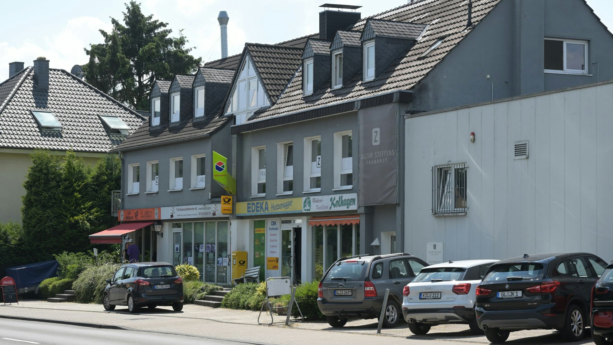 Zu sehen ist der ehemalige Supermarkt im Erdgeschoss eines Gebäudes.