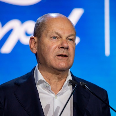 Bundeskanzler Olaf Scholz ( SPD) während seiner Ansprache. Das Kölner Werk wird das erste EV (Electric Vehicle) Center von Ford in Europa sein.