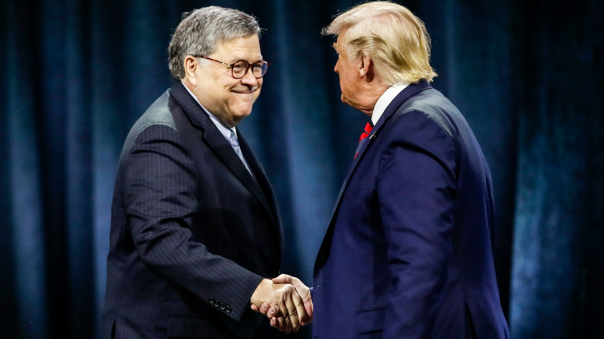 Damals noch Kollegen: Ex-Justizminister William Barr zusammen mit dem ehemaligen US-Präsidenten Donald Trump im Jahr 2019. Mittlerweile haben sich die beiden Republikaner überworfen (Archivbild)