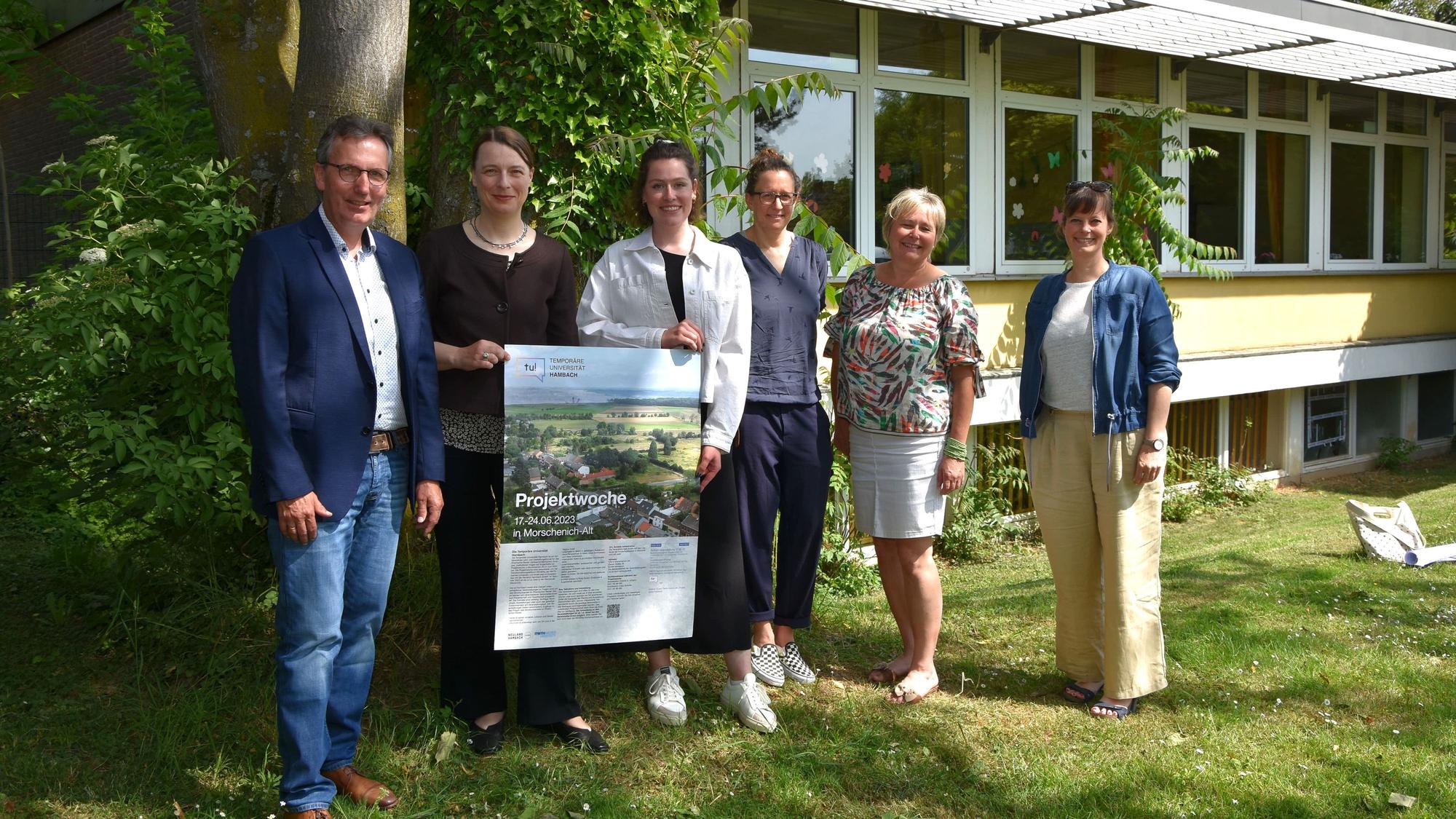 Die Projektwoche stellten Georg Gelhausen, Agnes Förster, Bianca Hohn, Isabel Maria Finkenberger, Anke Krüger und Kerstin Schierhold in der ehemaligen Morschenicher Kita vor.