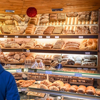 Vielfalt bis zum Ladenschluss? Dann muss zwangsläufig ein Großteil weggeschmissen werden.