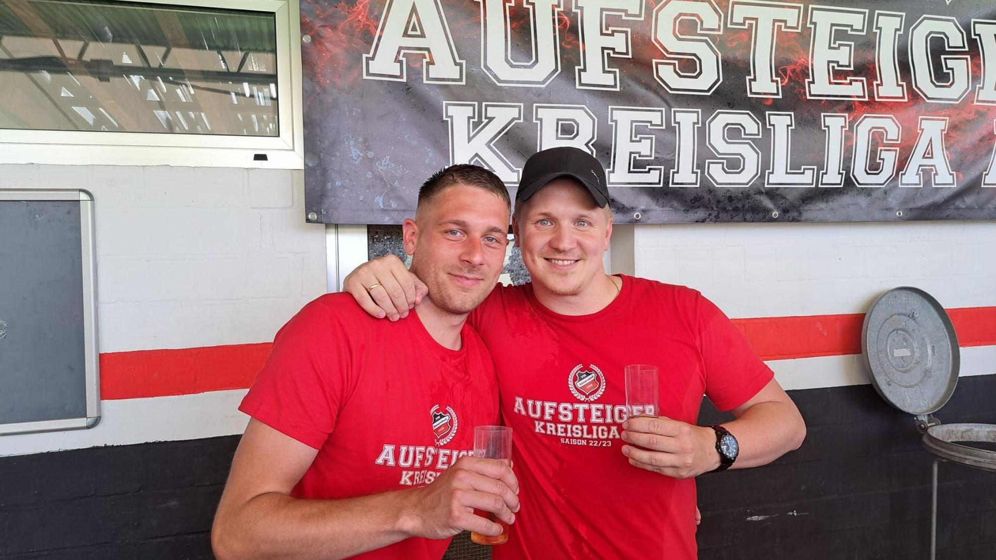 René Römer (links) vom VfR Sinnersdorf ist mit 43 Treffern Kölns bester Torschütze.