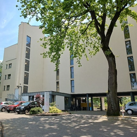 Außenansicht eines Seniorenzentrums in Siegburg.