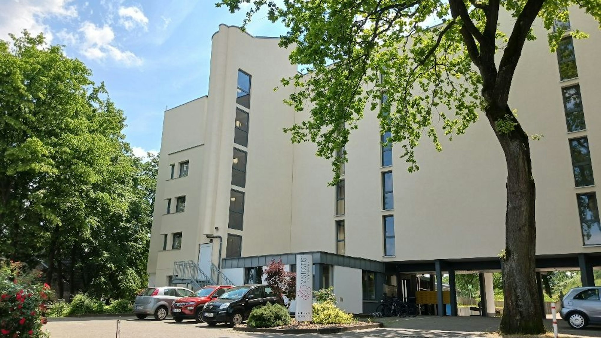 Außenansicht eines Seniorenzentrums in Siegburg.