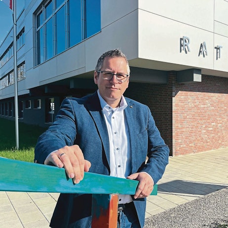 Zu sehen ist Sascha Solbach (SPD), Bürgermeister von Bedburg.