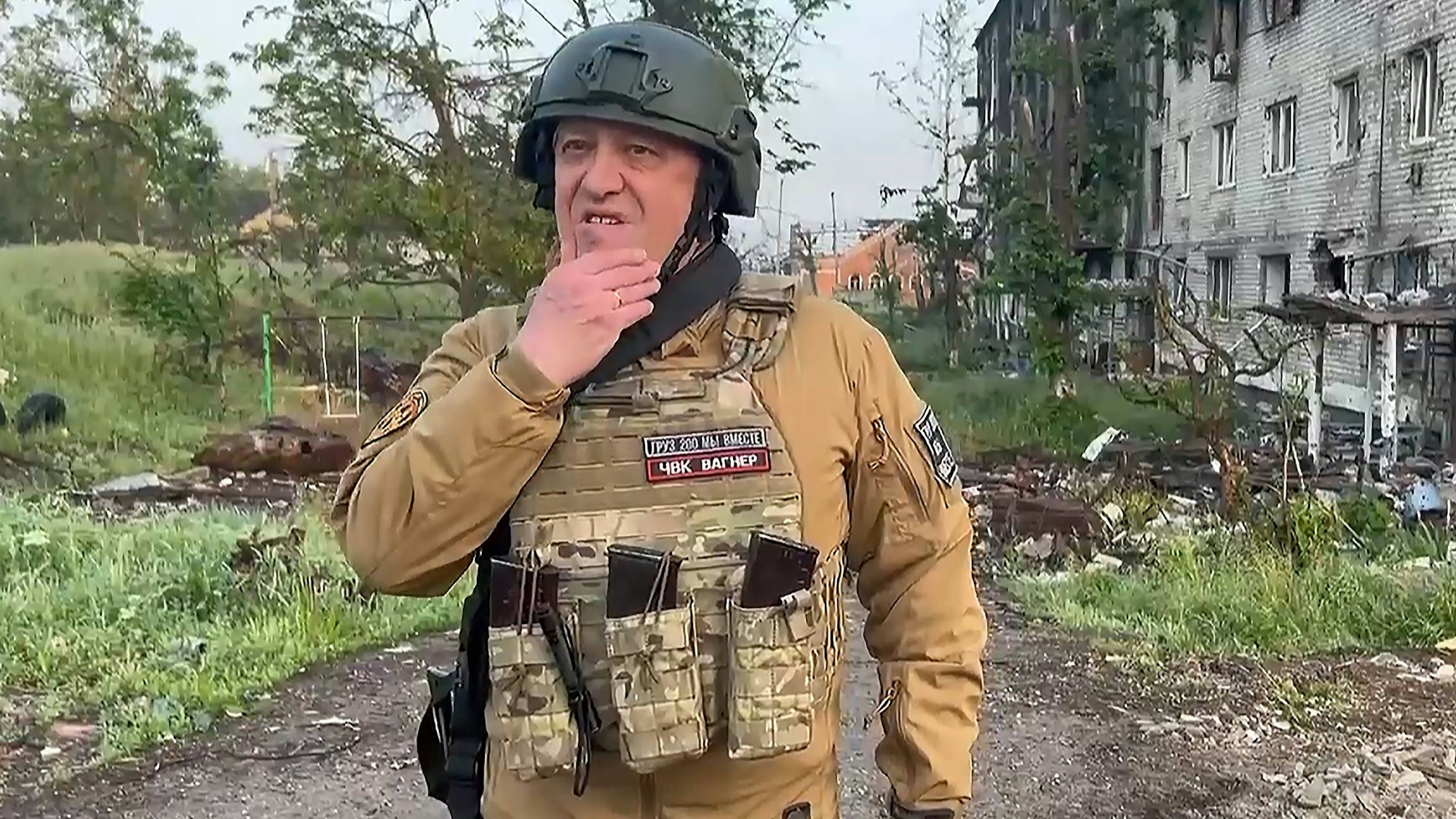 Der Chef der Söldnergruppe Wagner, Jewgeni Prigoschin, weigert sich einen Vertrag mit dem russischen Verteidigungsministerium zu unterzeichnen. Seine Loyalität gelte lediglich Wladimir Putin, erklärte Prigoschin. (Archivbild)