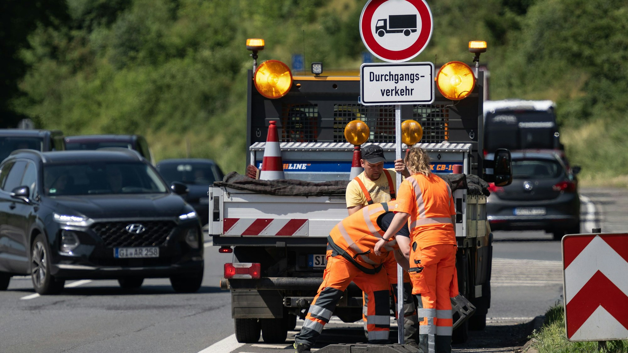 Rund einen Monat nach der Sprengung der A45-Talbrücke Rahmede in Lüdenscheid will die Stadt nach anderthalb Jahren belastendem Umleitungsverkehr ein komplettes Lkw-Durchfahrtsverbot verhängen.