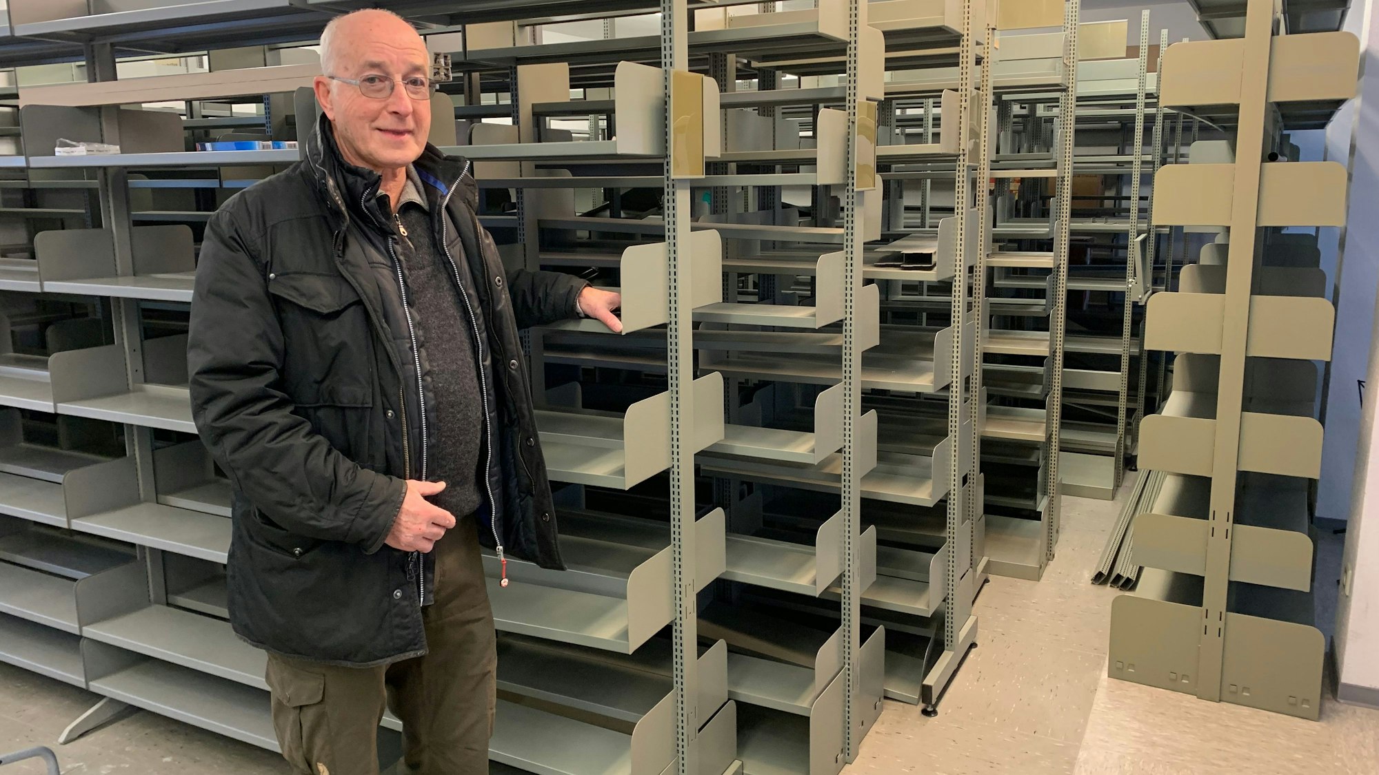 Die ehemalige Bibliothek des Missionswissenschaftlichen Instituts, hier hätte die Bücherhalle Platz. Guido Hackelbusch zeigt die Räume.