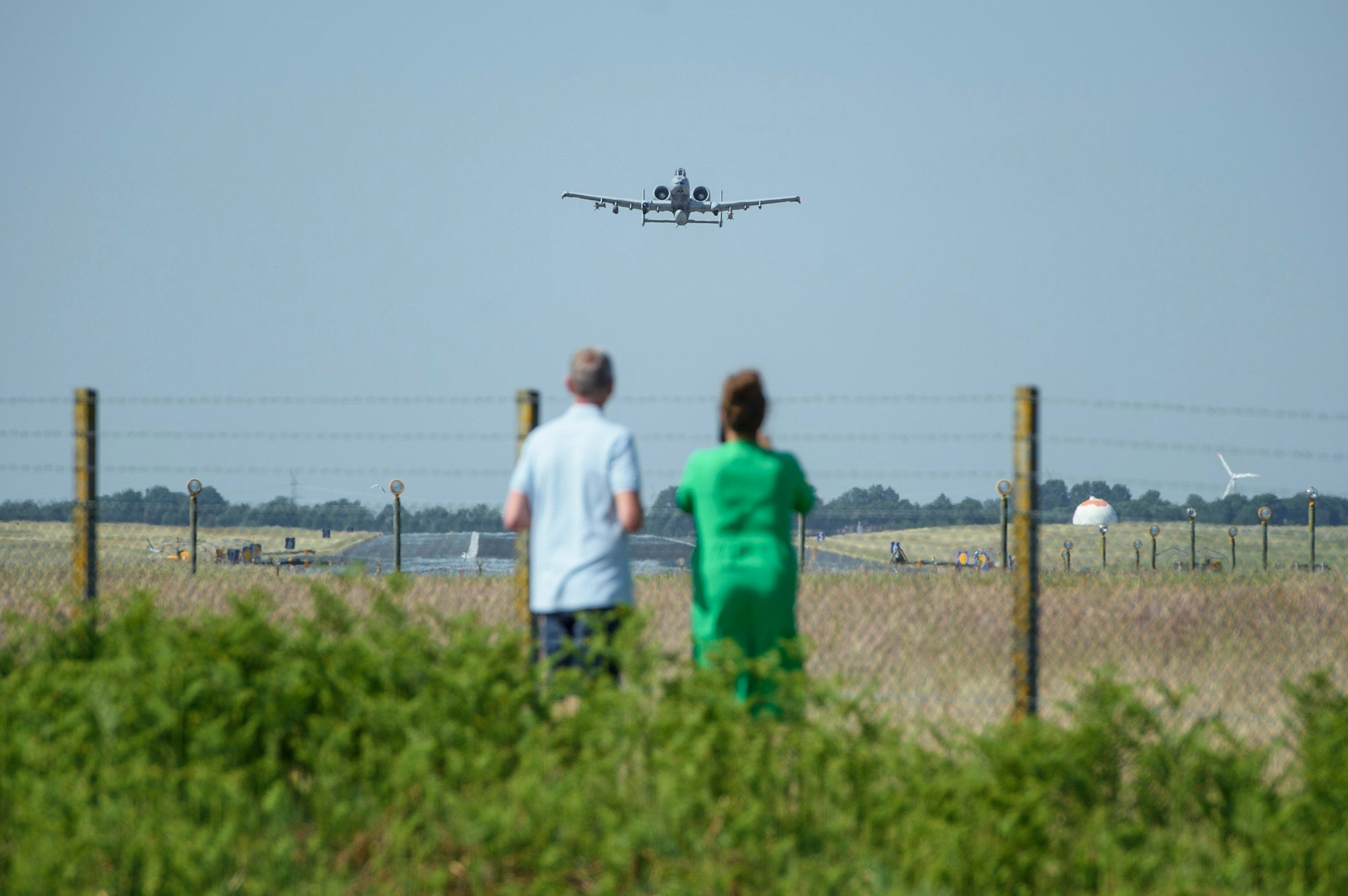 Jagel: Schaulustige beobachten den Start eines A-10 Thunderbolt II-Kampfjets