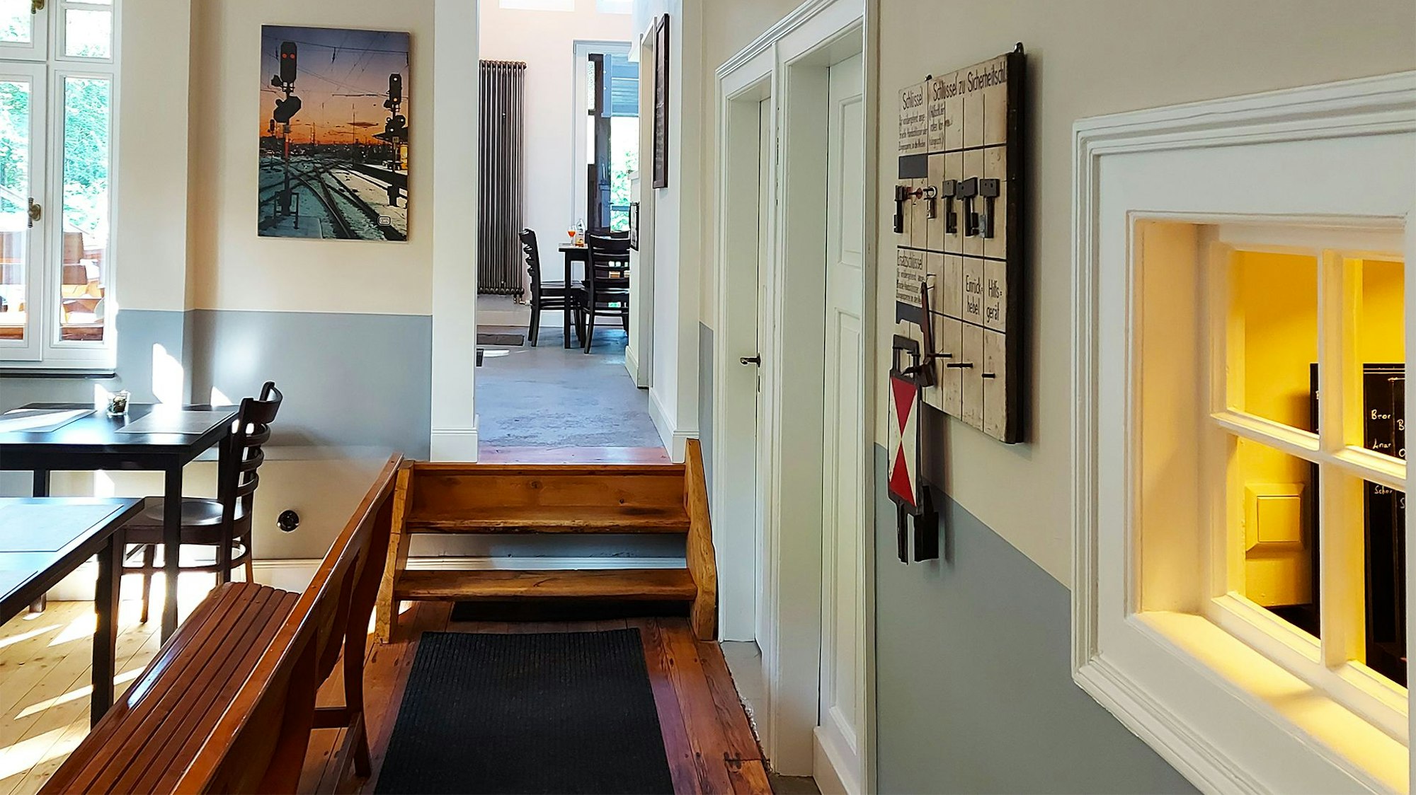 Innenräume des Museumsbahnhofs in Üxheim-Ahütte.