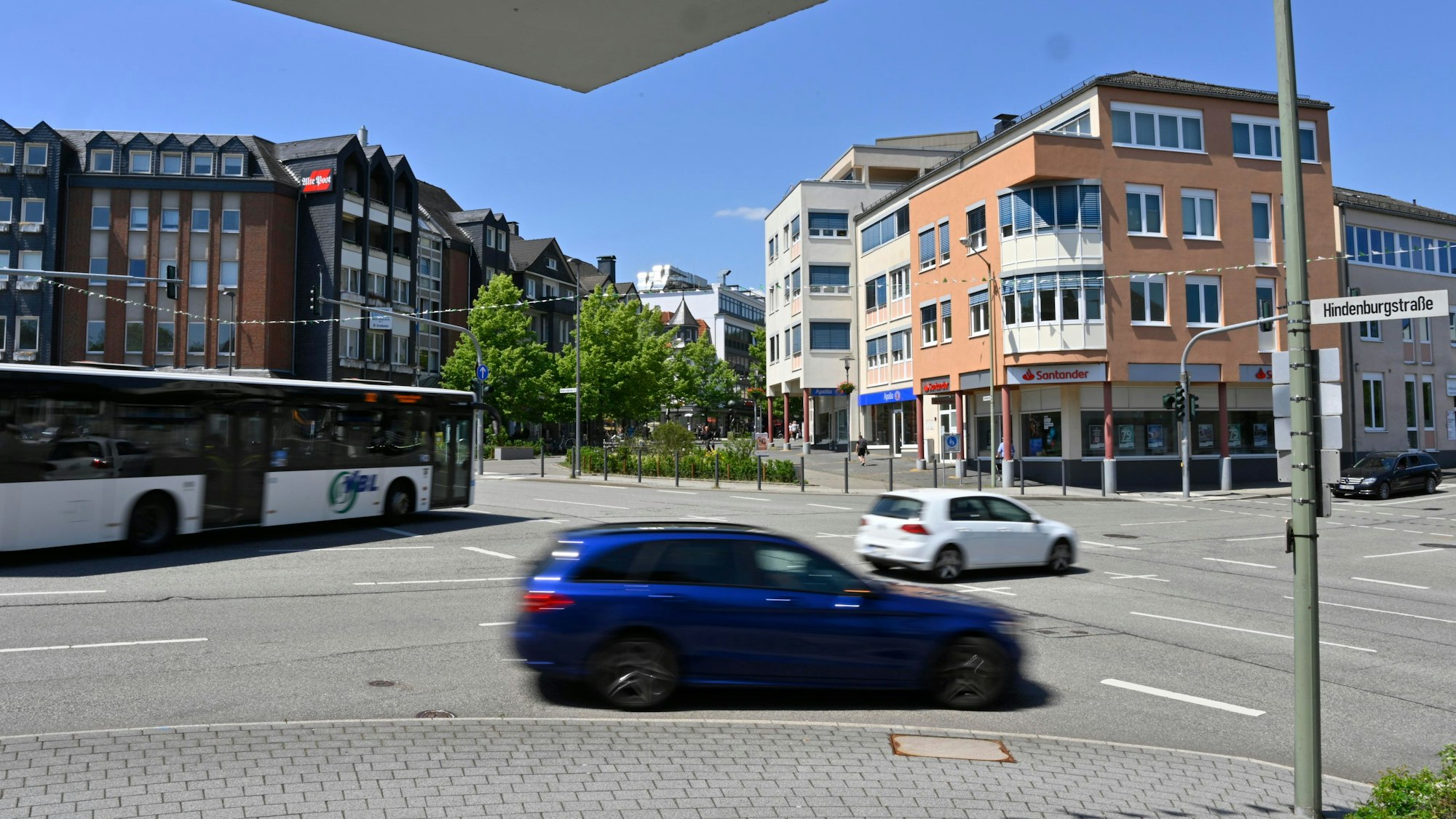 13.06.2023
Gummersbach
Die Ovag rechnet auf Grund von Straßenbauarbeiten in den kommenden Wochen mit Behinderungen.