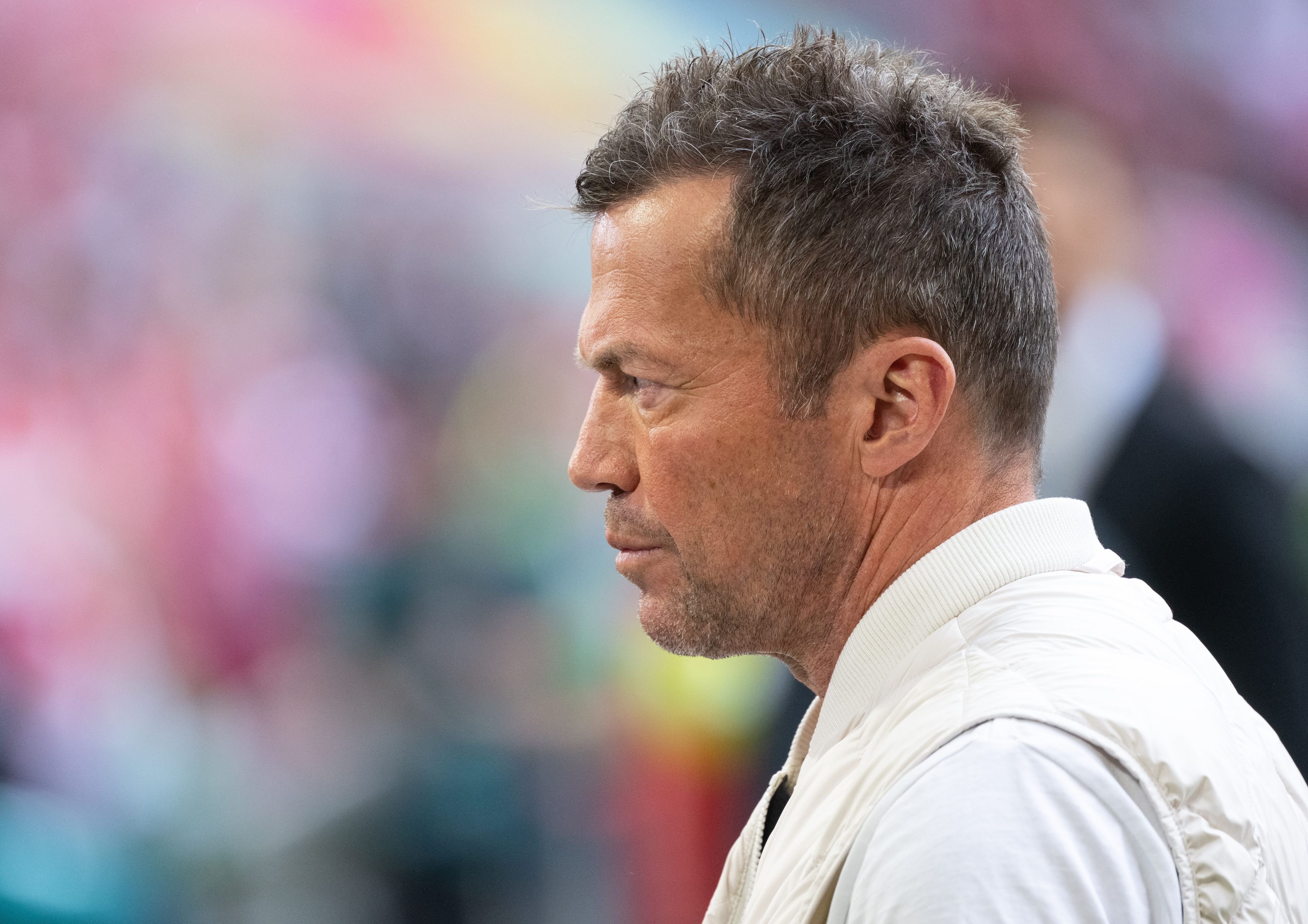 Lothar Matthäus, TV-Experte und ehemaliger Fußballspieler, vor einem Spiel.