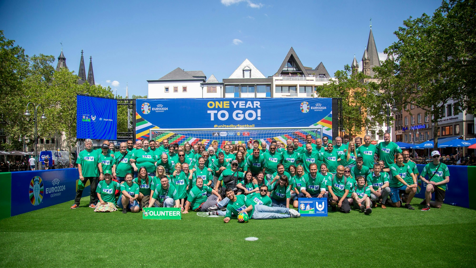 Noch ein Jahr bis zur Fußball-EM 2024: Auf dem Heumarkt startete die Bewerbungsphase für Volunteers, an jedem der zehn Austragungsorte werden 1600 Helferinnen und Helfer benötigt.