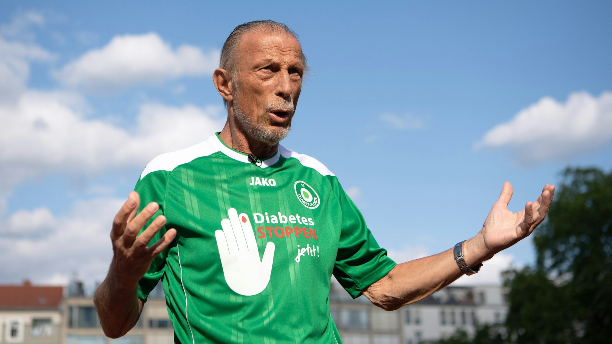 Christoph Daum, ehemaliger Fußballtrainer, reagiert.