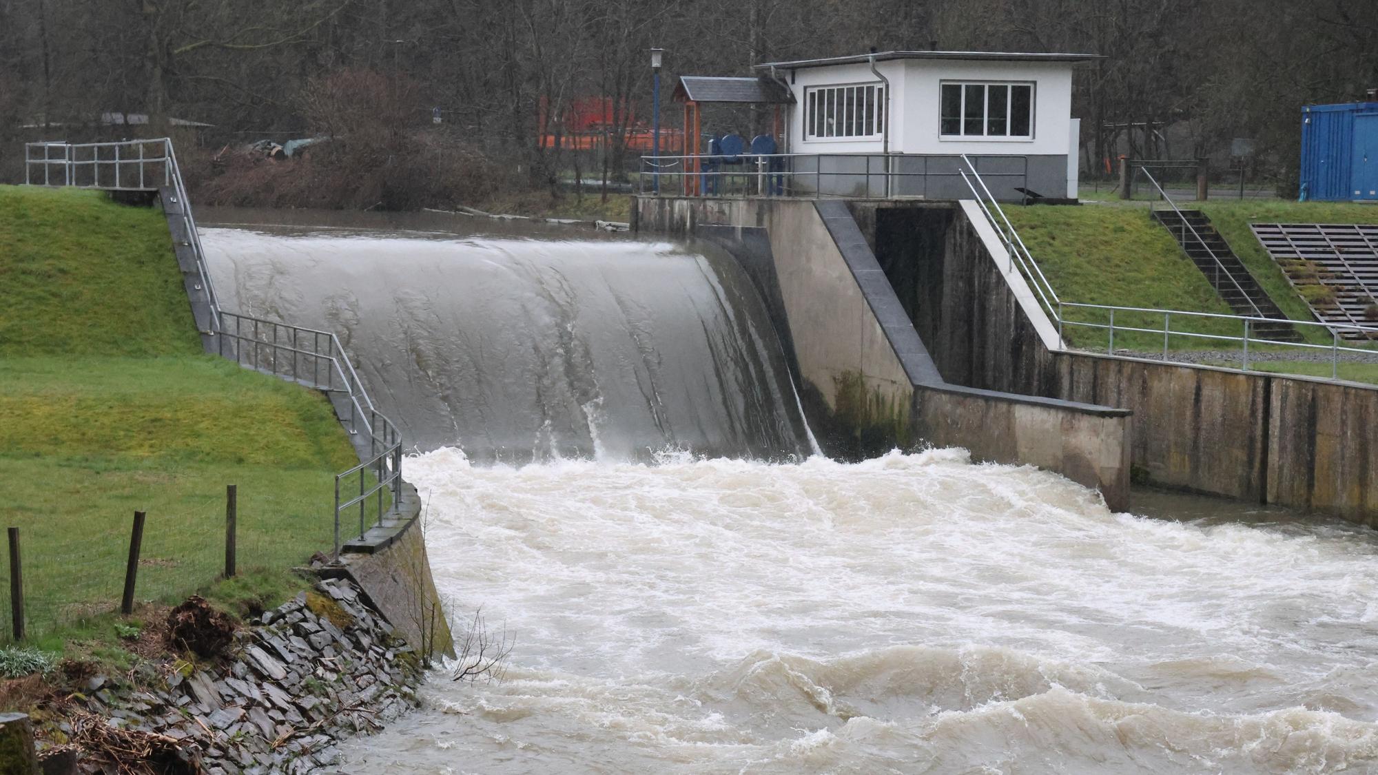 Der Überlauf am Aggerstausee Osberghausen.