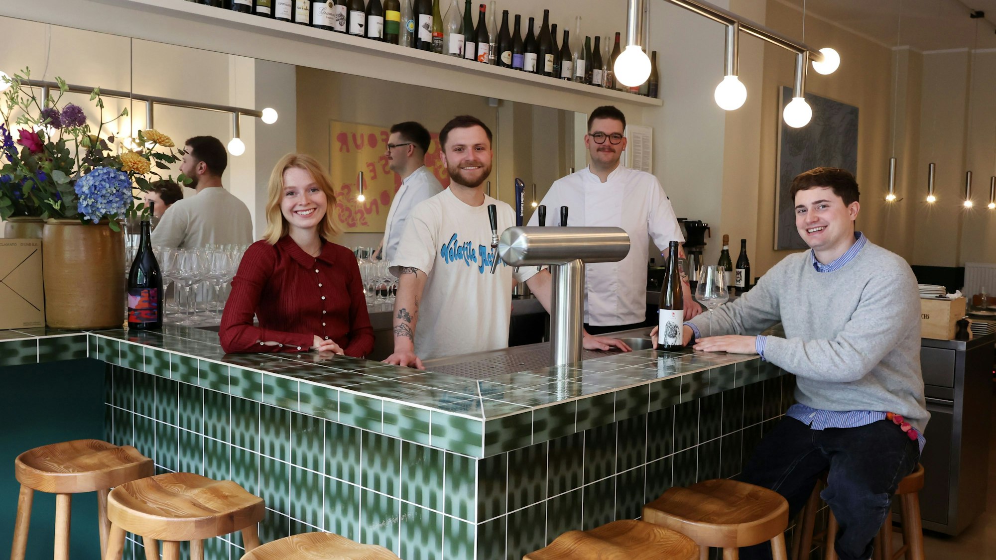 Das Betreiber-Team der Weinstube: Pauline Schmeling, Johannes Ipfelkofer, Armin Hagenhenrich und Pit Spanke