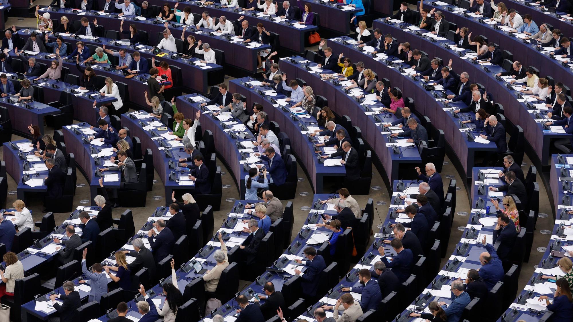 Es geht um viel: In der Rechtsordnung der EU hat das Europäische Parlament eine zentrale Stellung - hier 2023 bei einer Abstimmung über ein Gesetz zur Künstlichen Intelligenz.