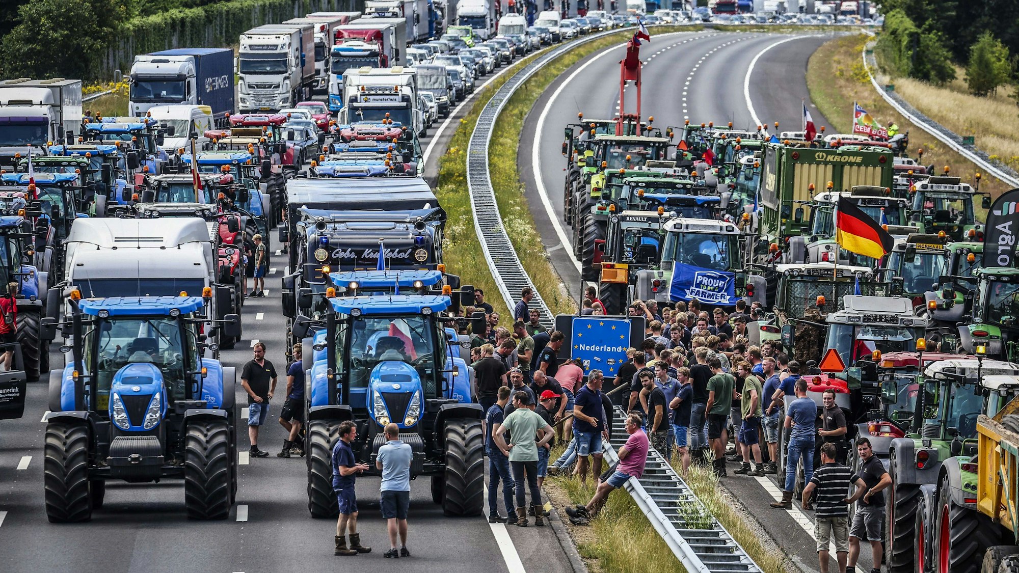Sie sind viele, und sie sind laut: Niederländische Bauern protestieren gegen Umweltauflagen ihrer Regierung.
