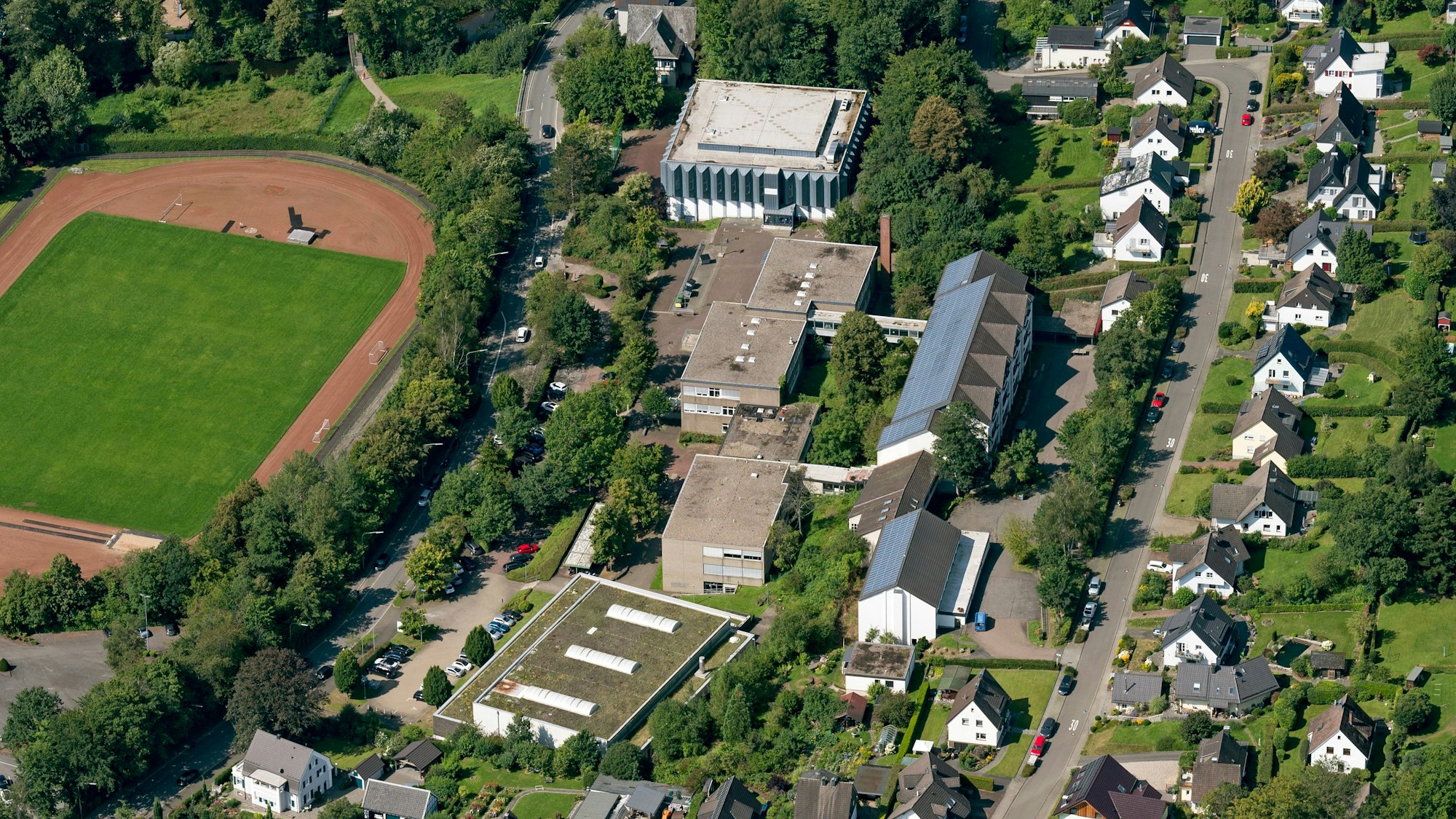 Ein Luftbild des Gymnasiums.